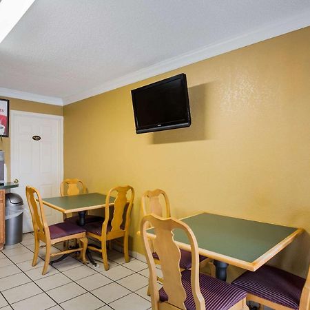 Econo Lodge Historic Area Williamsburg Exterior photo